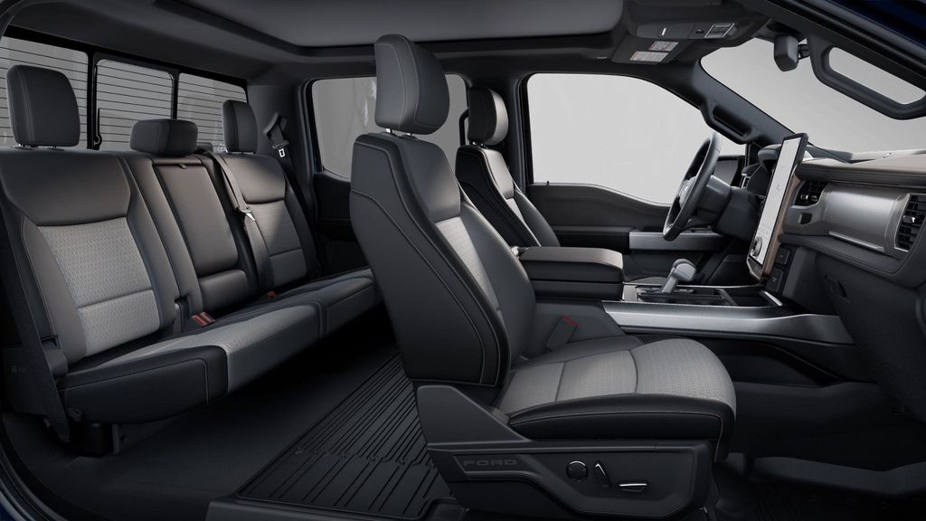 2025 Ford F-150 Lightning Lariat photo 5
