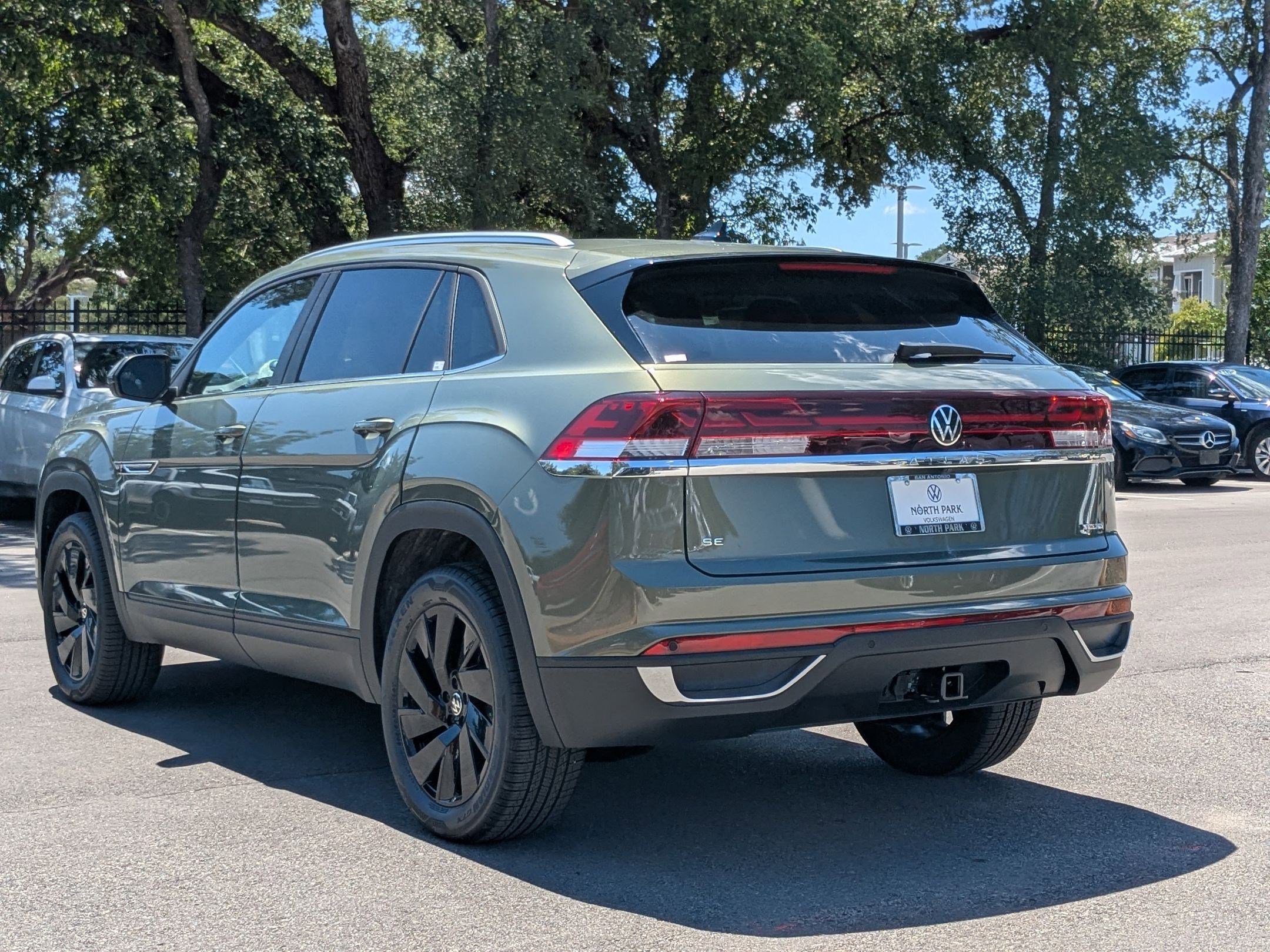 2026 Volkswagen Atlas Cross Sport SE Technology photo 2