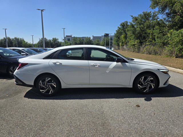 2025 Hyundai Elantra SEL Sport photo 2