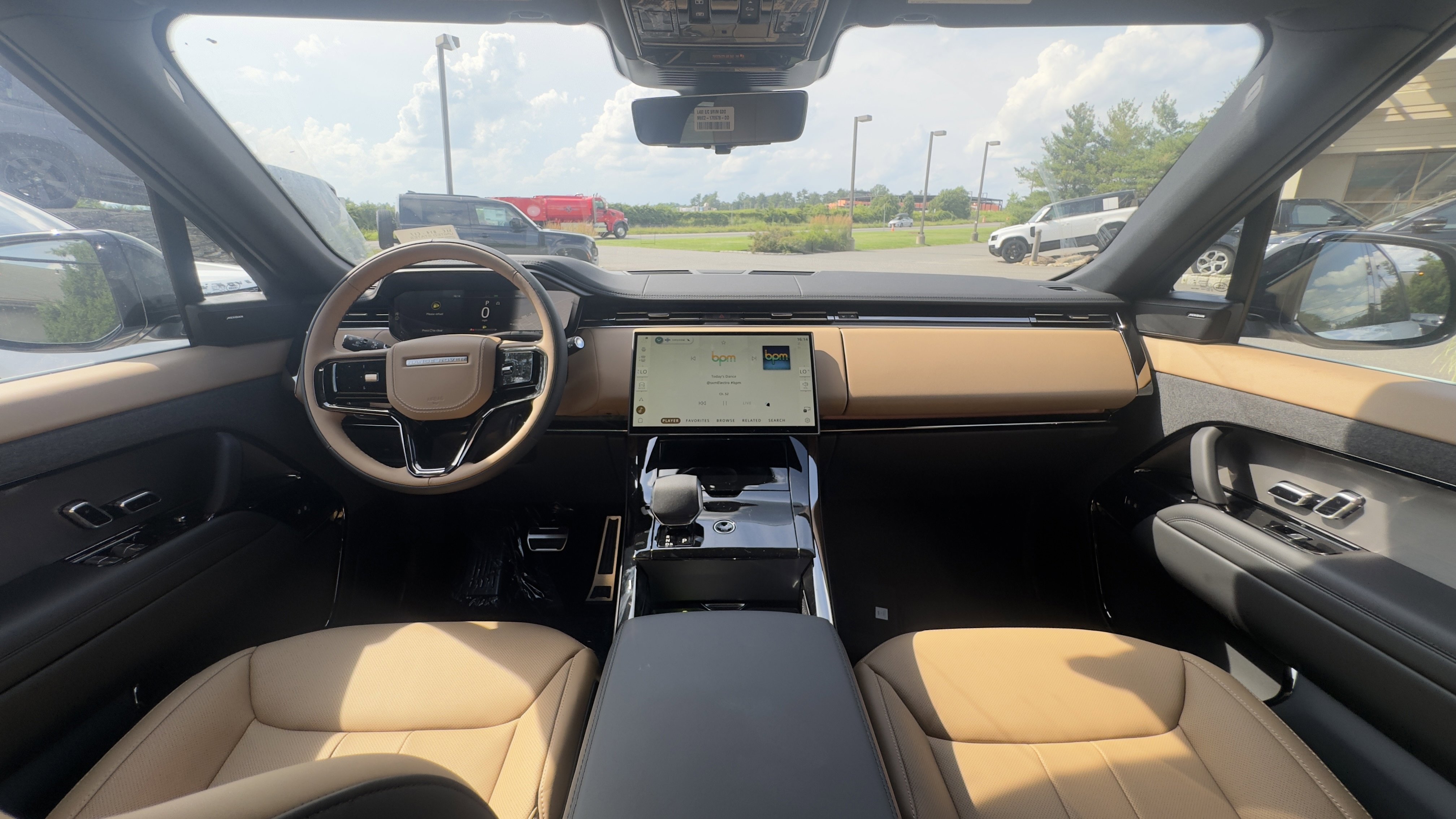 2025 Land Rover Range Rover Sport SE photo 4