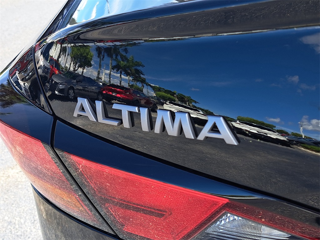 2025 Nissan Altima 2.5 SR photo 9