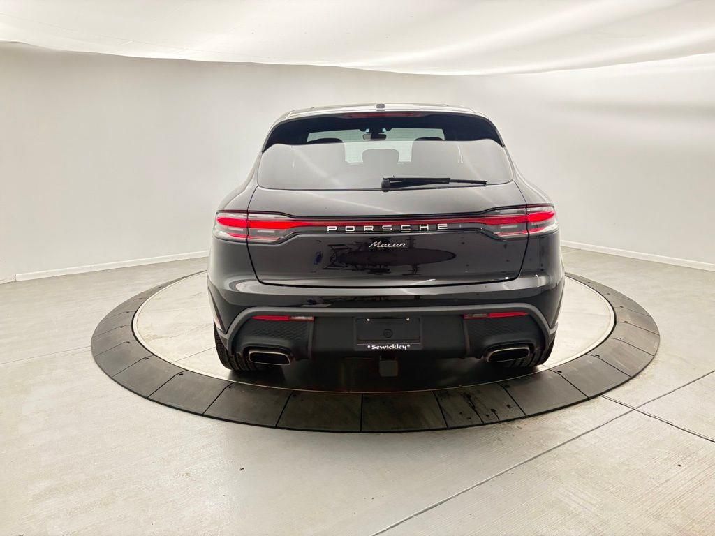 2025 Porsche Macan T photo 4