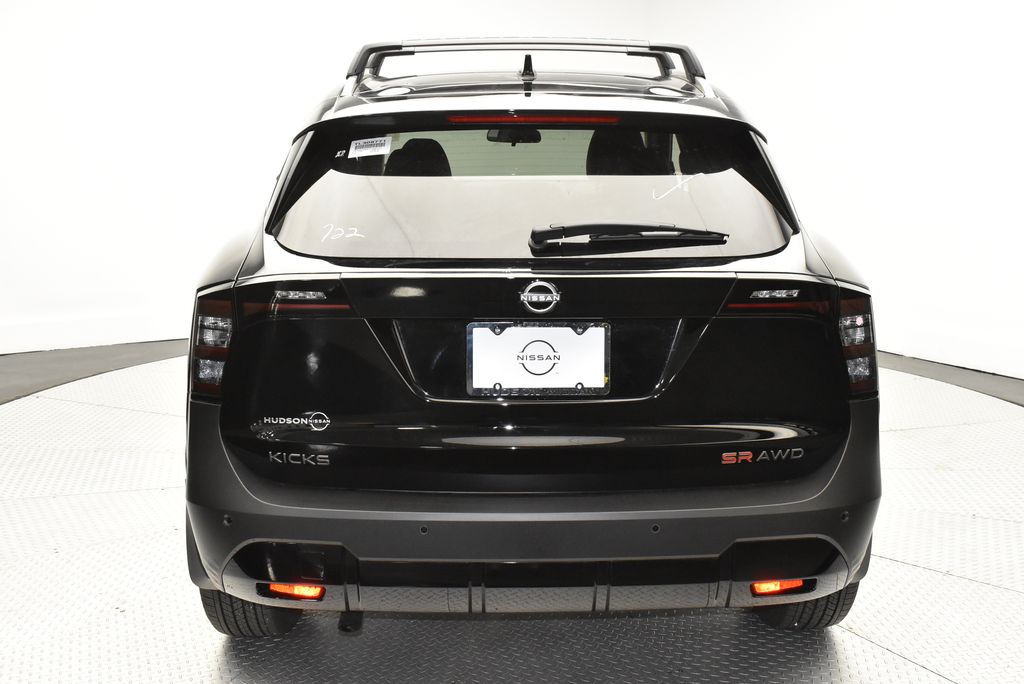 2026 Nissan Kicks SR photo 3