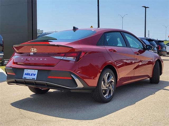 2025 Hyundai Elantra SEL Sport photo 4