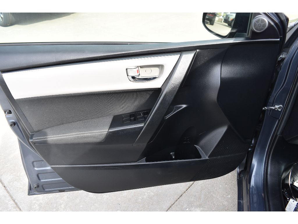 2019 Toyota Corolla LE photo 10