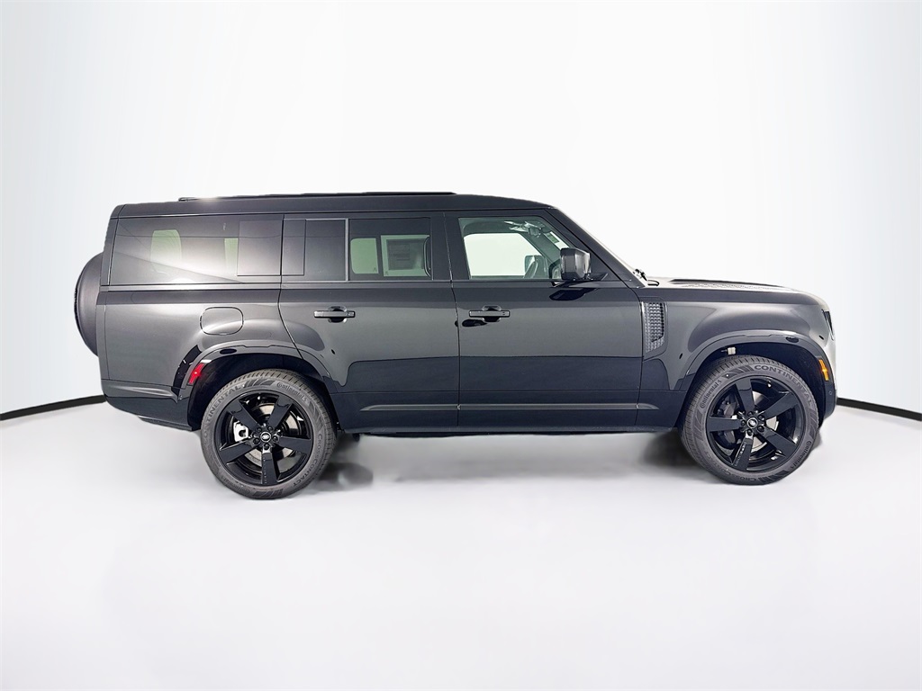 2025 Land Rover Defender 130 X-Dynamic SE photo 4