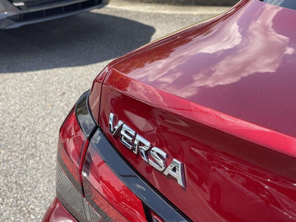2025 Nissan Versa SV photo 9