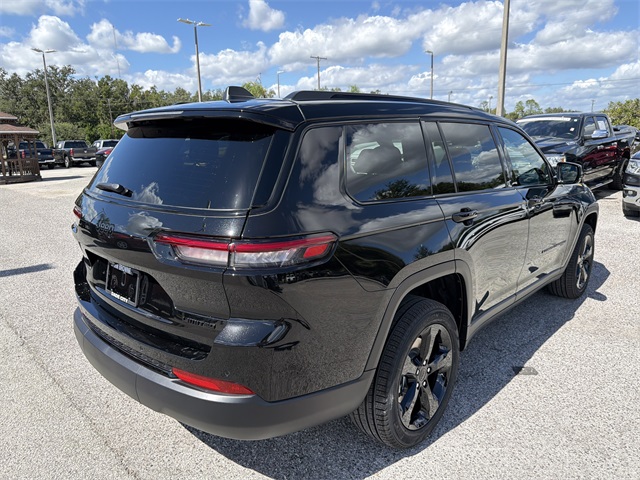 2025 Jeep Grand Cherokee Limited photo 3