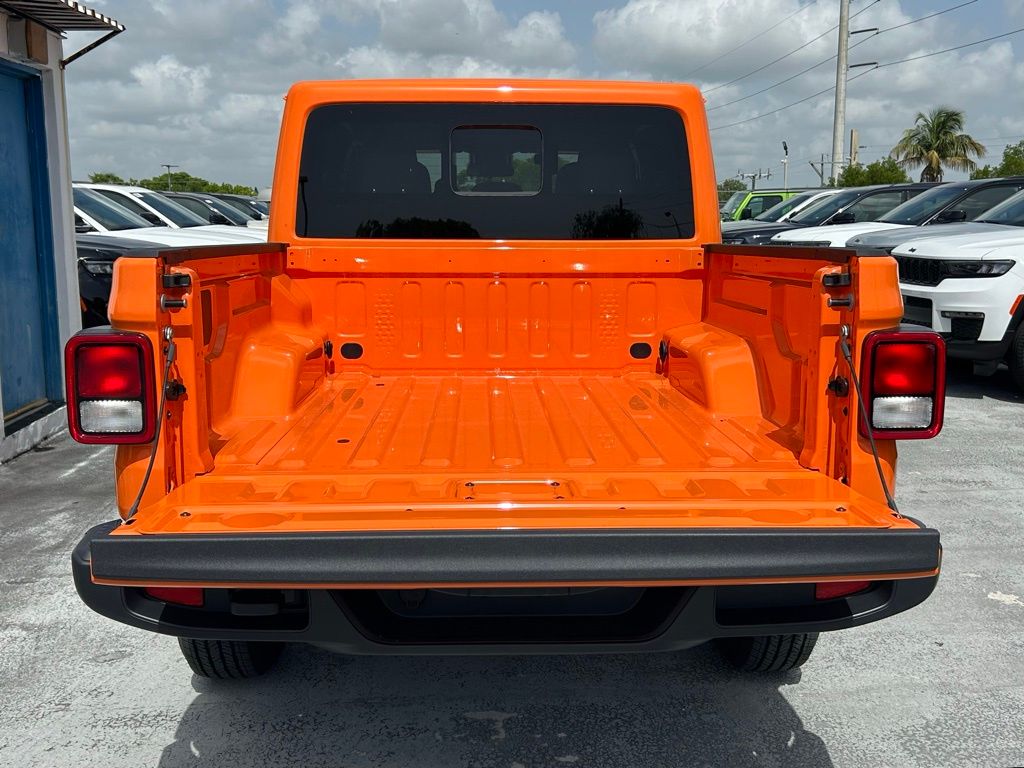2025 Jeep Gladiator Sport S photo 18