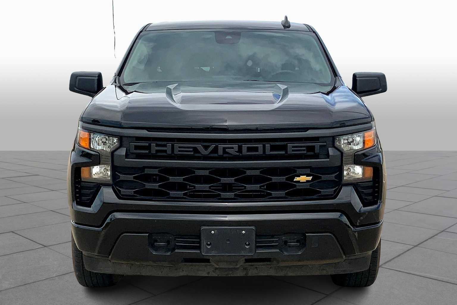 2024 Chevrolet Silverado 1500 Custom photo 3