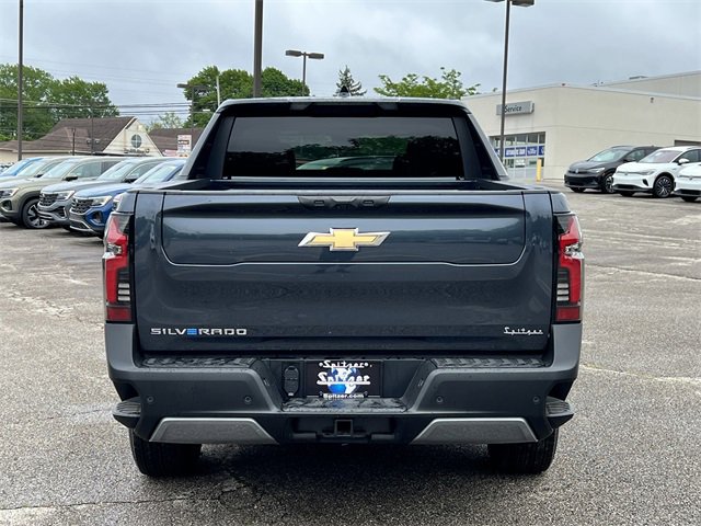 2025 Chevrolet Silverado EV LT photo 5