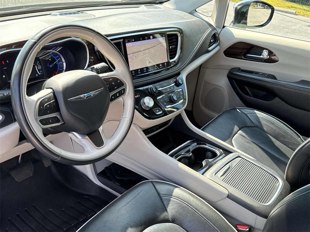 2021 Chrysler Pacifica Hybrid Limited photo 2