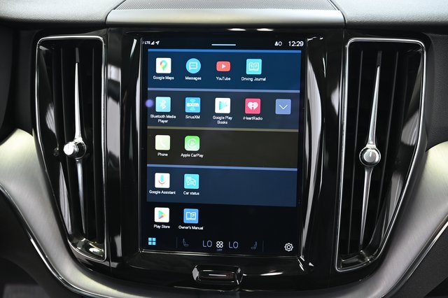 2022 Volvo XC60 B5 Momentum photo 4