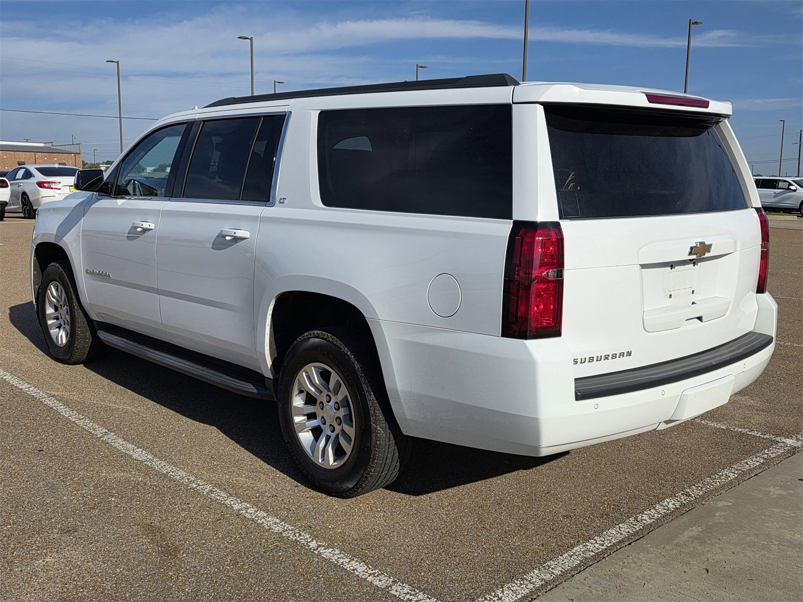 2018 Chevrolet Suburban LT photo 3