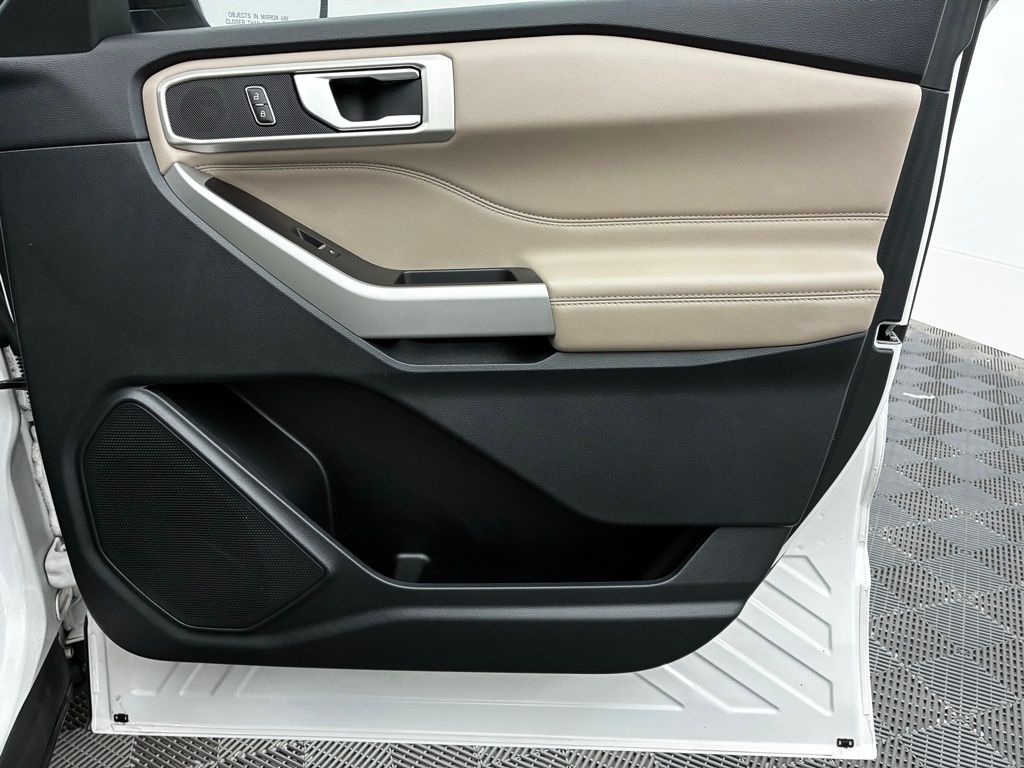 2023 Ford Explorer XLT photo 29