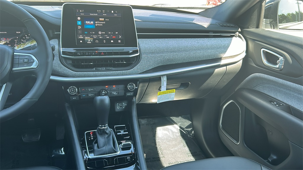 2025 Jeep Compass Latitude photo 36