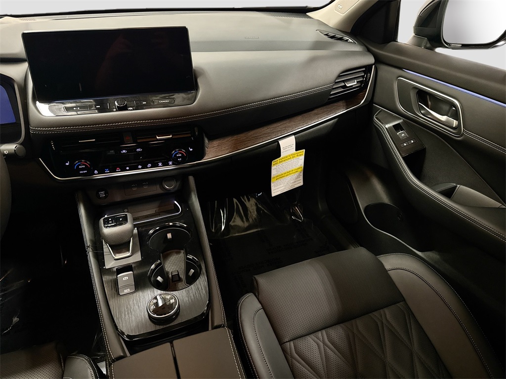 2026 Nissan Rogue Platinum photo 8