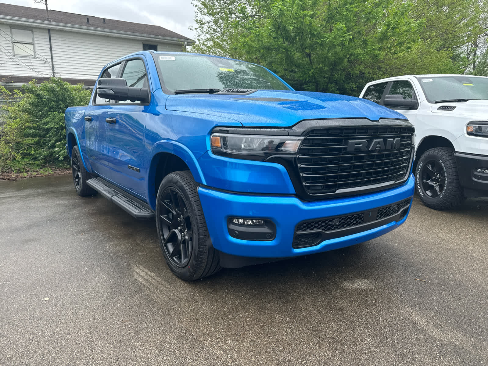 2025 Ram 1500 Laramie photo 3
