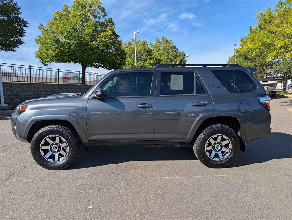 2020 Toyota 4Runner TRD Off-Road photo 2