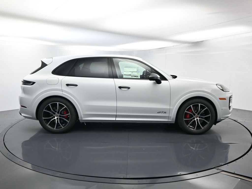 2026 Porsche Cayenne GTS photo 12