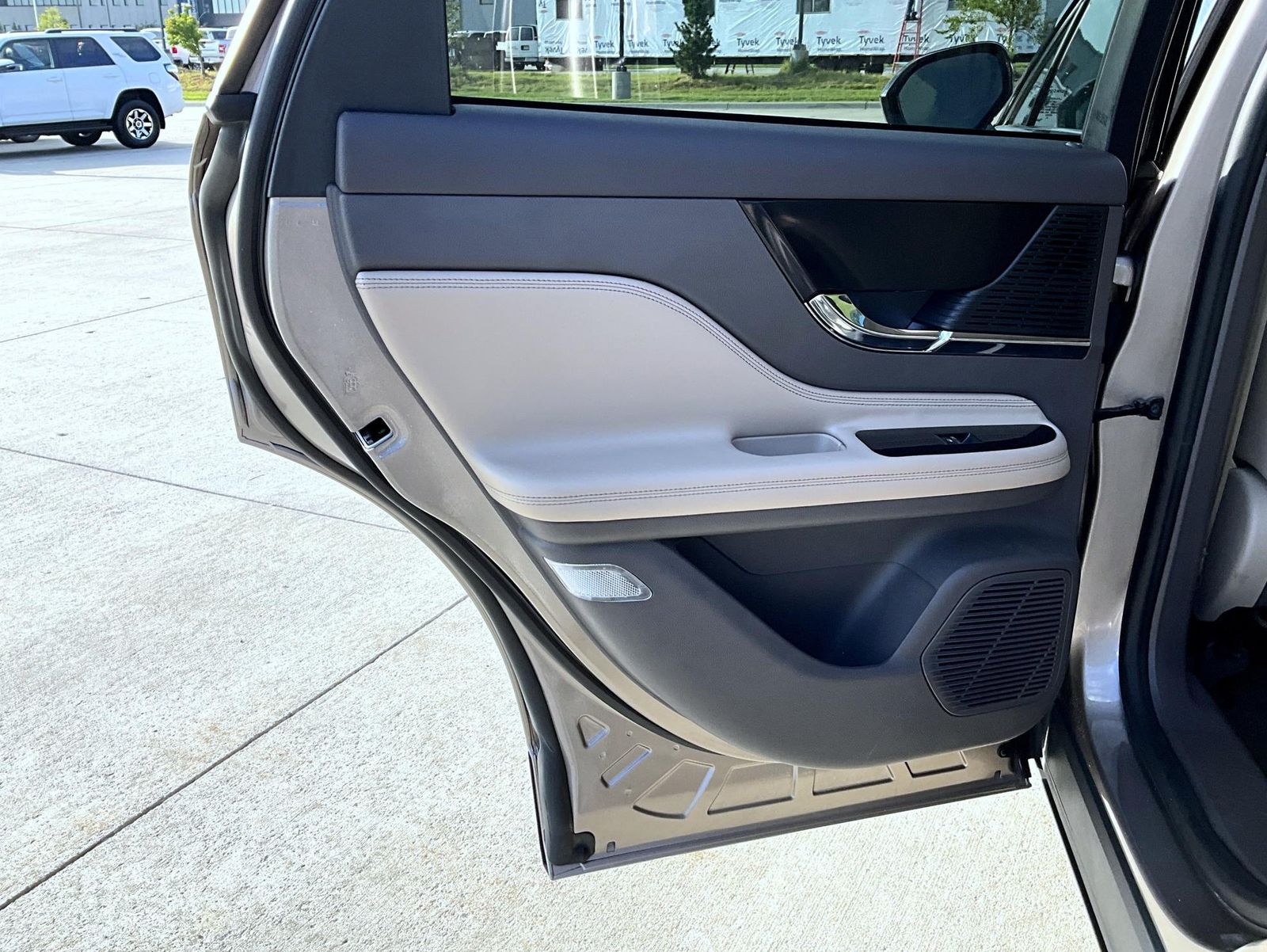 2021 Lincoln Corsair Standard photo 18