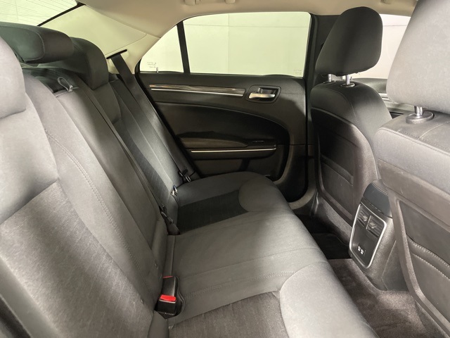 2018 Chrysler 300 Touring photo 16