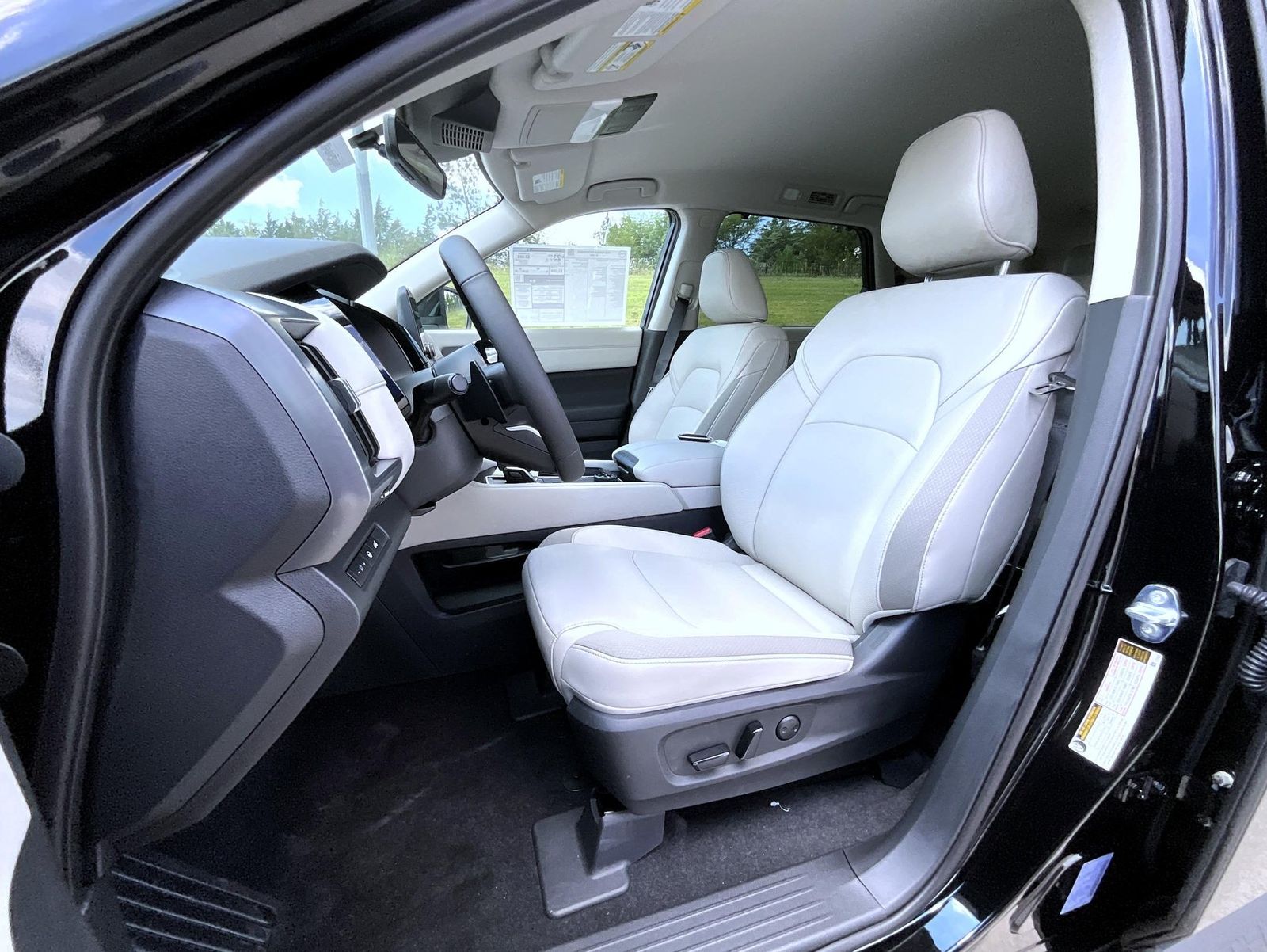 2025 Nissan Pathfinder SL photo 10