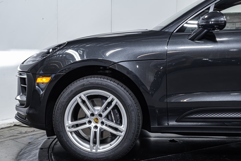 2025 Porsche Macan T photo 20
