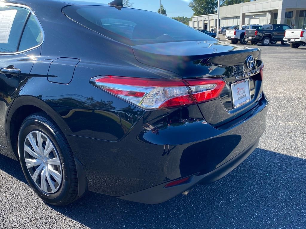 2020 Toyota Camry Hybrid LE photo 9