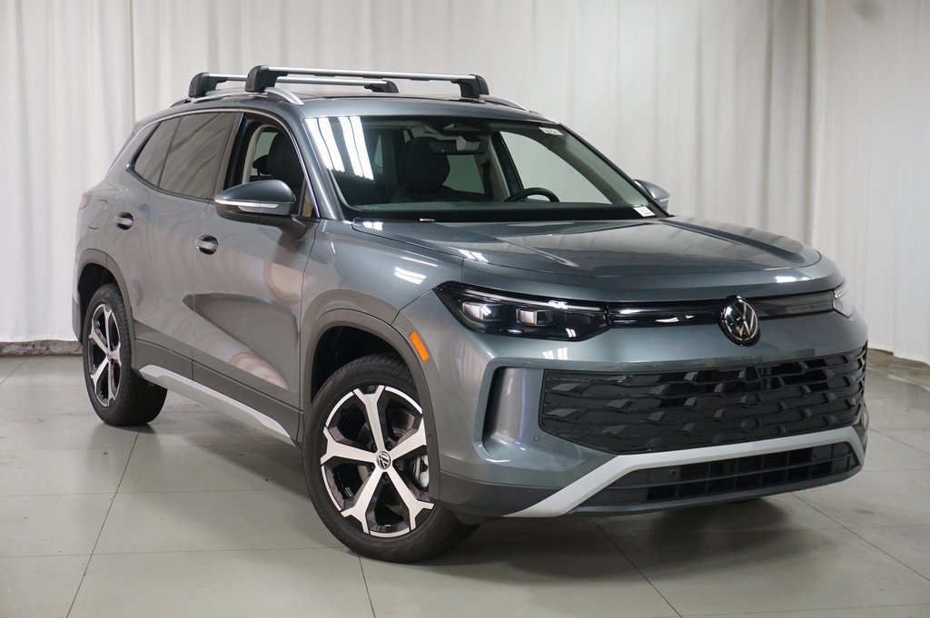 2025 Volkswagen Tiguan SE photo 2