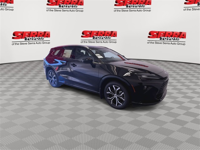 2025 Toyota Crown Signia XLE photo 3