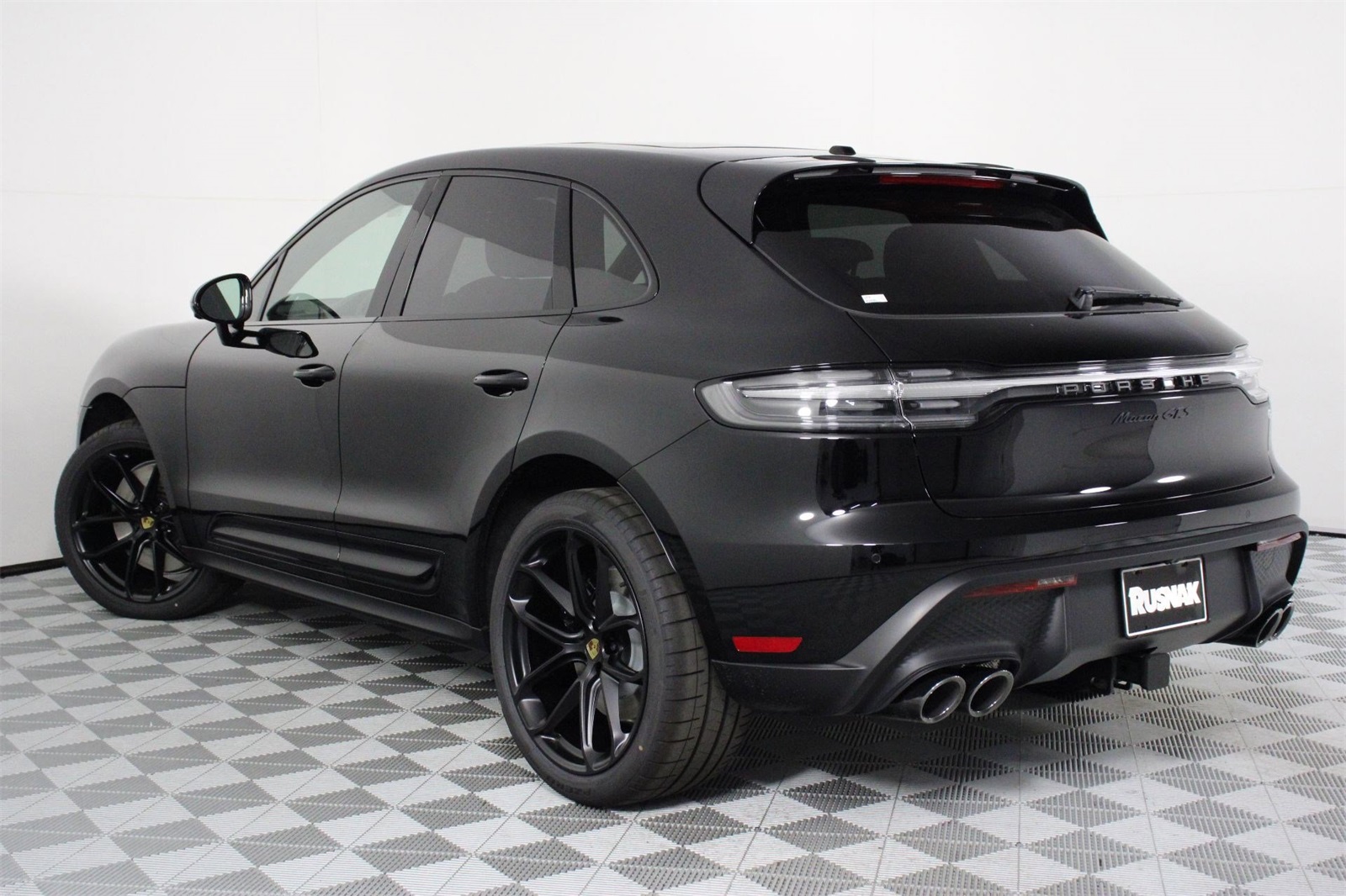 2025 Porsche Macan GTS photo 3