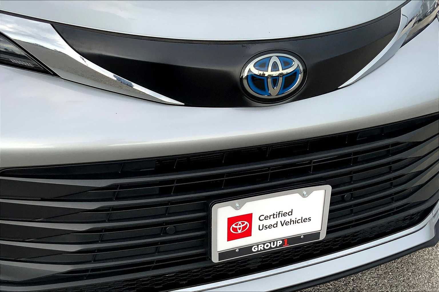 2024 Toyota Sienna XLE photo 27