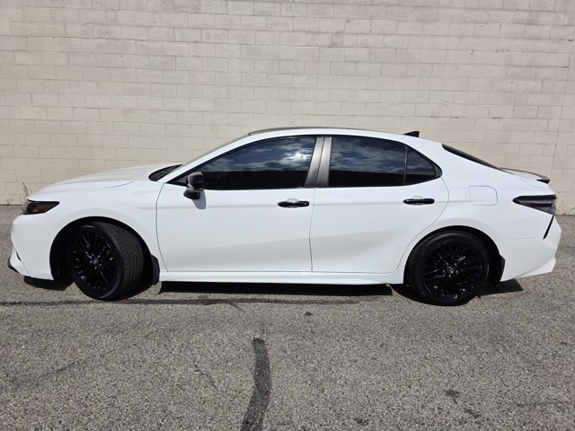 2020 Toyota Camry SE photo 2