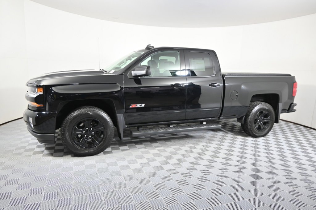 Used 2017 Chevrolet Silverado 1500 LT Z71 with VIN 1GCVKREC0HZ239921 for sale in Forest Lake, Minnesota