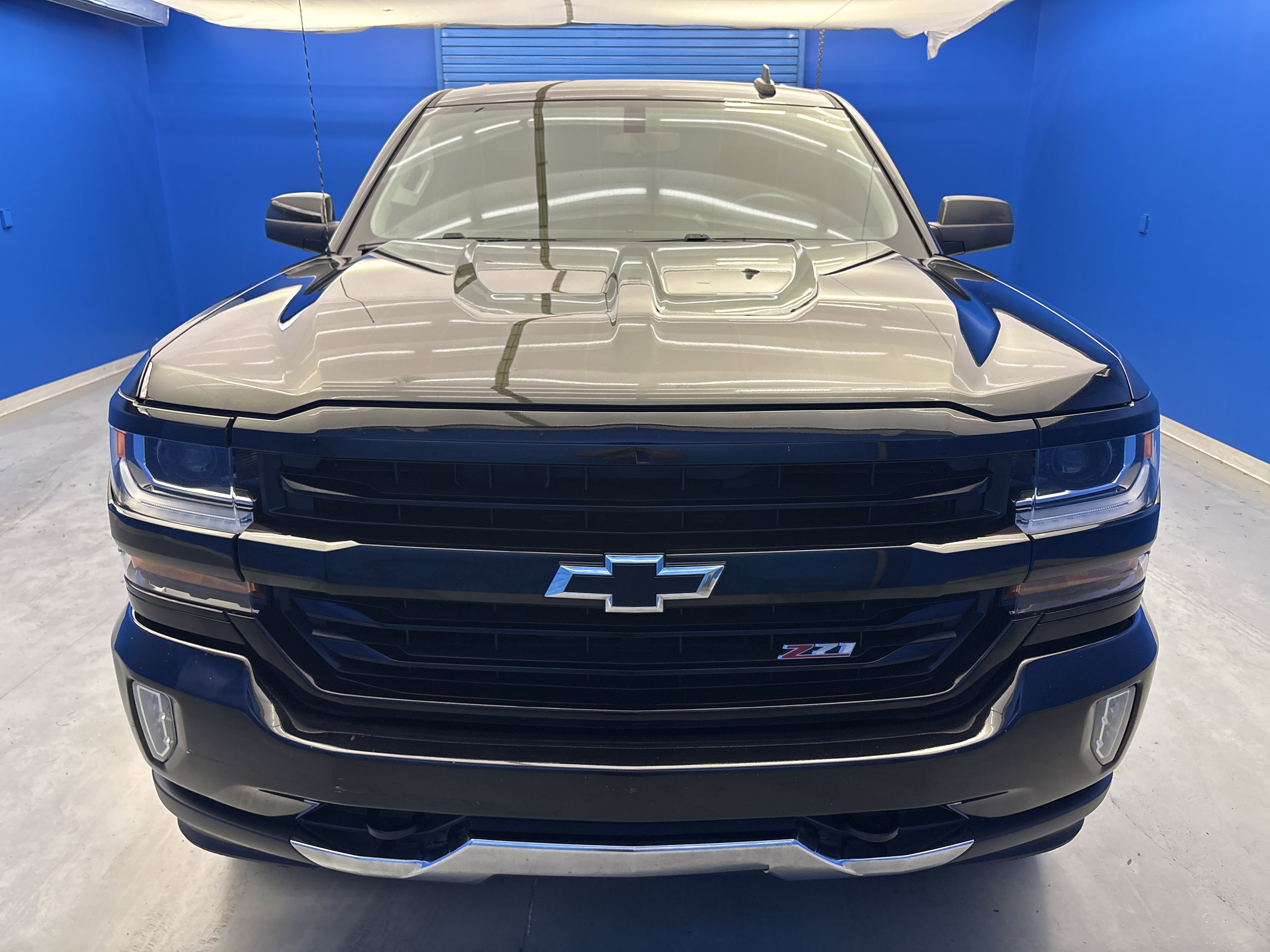 2018 Chevrolet Silverado LT photo 2