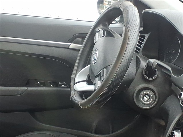 2019 Hyundai Elantra SE photo 15