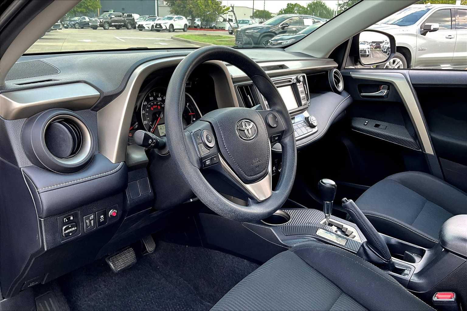 2014 Toyota RAV4 XLE photo 15