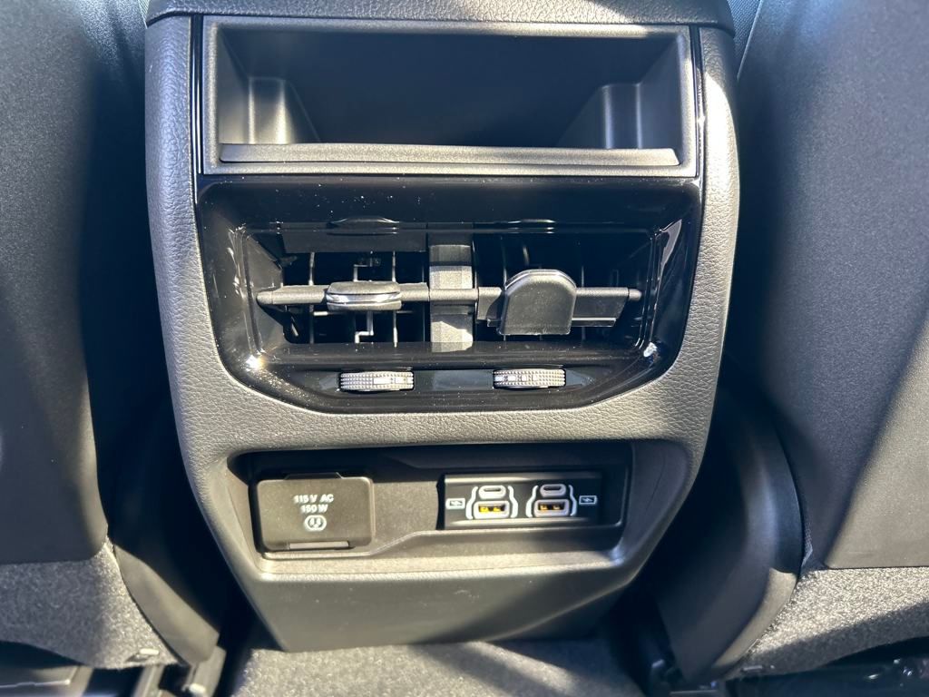 2025 Jeep Grand Cherokee Laredo Altitude photo 20
