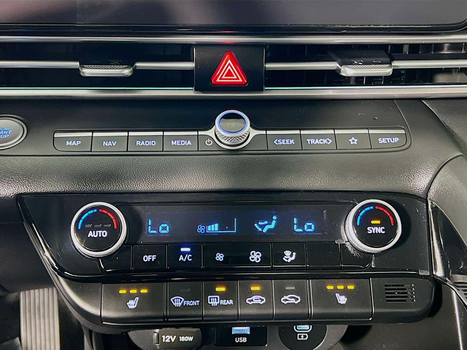 2024 Hyundai Elantra SEL Convenience photo 14