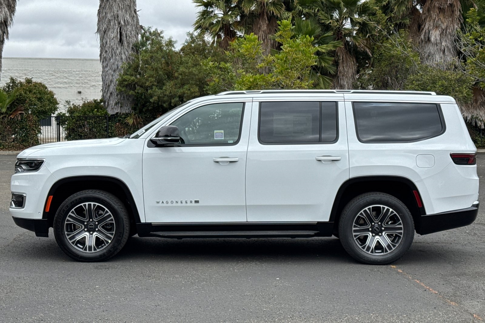 2025 Jeep Wagoneer Base photo 6