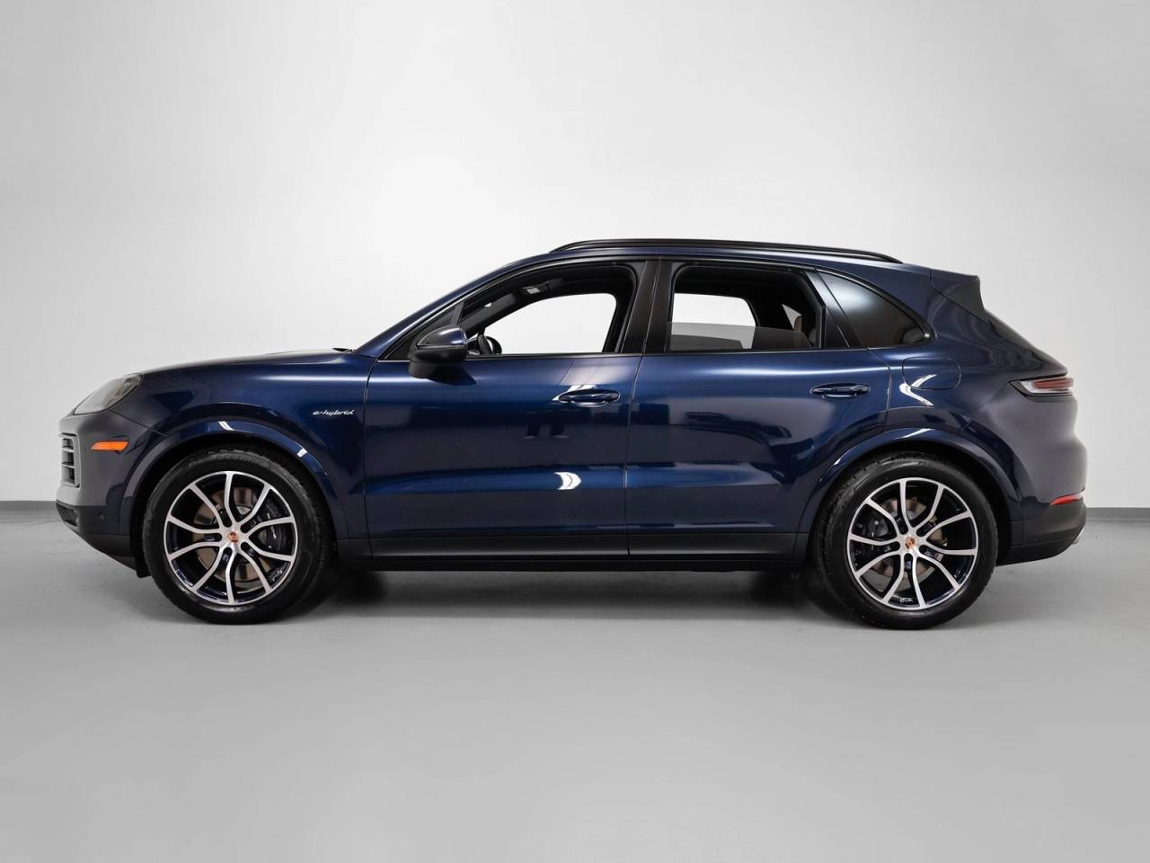 2026 Porsche Cayenne E-Hybrid photo 2