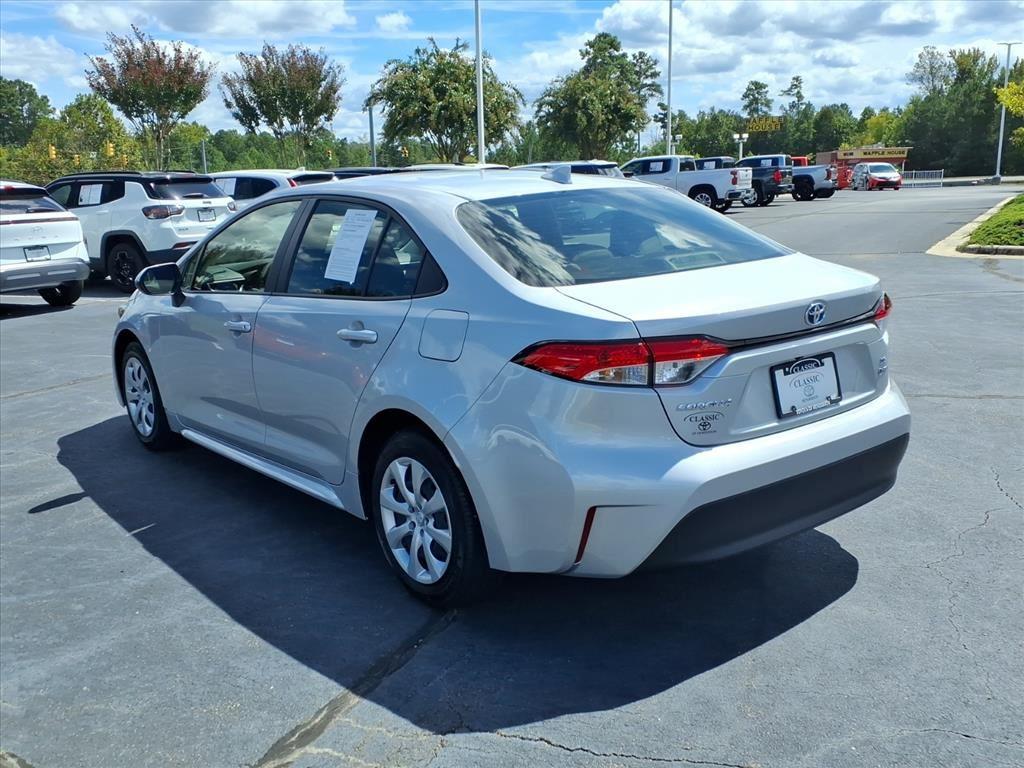 2025 Toyota Corolla Hybrid LE photo 3