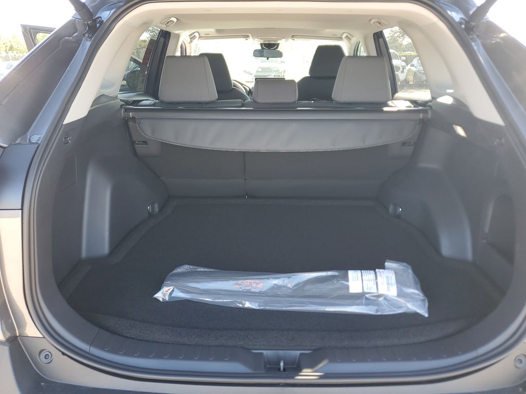 2025 Toyota RAV4 Hybrid XLE photo 17