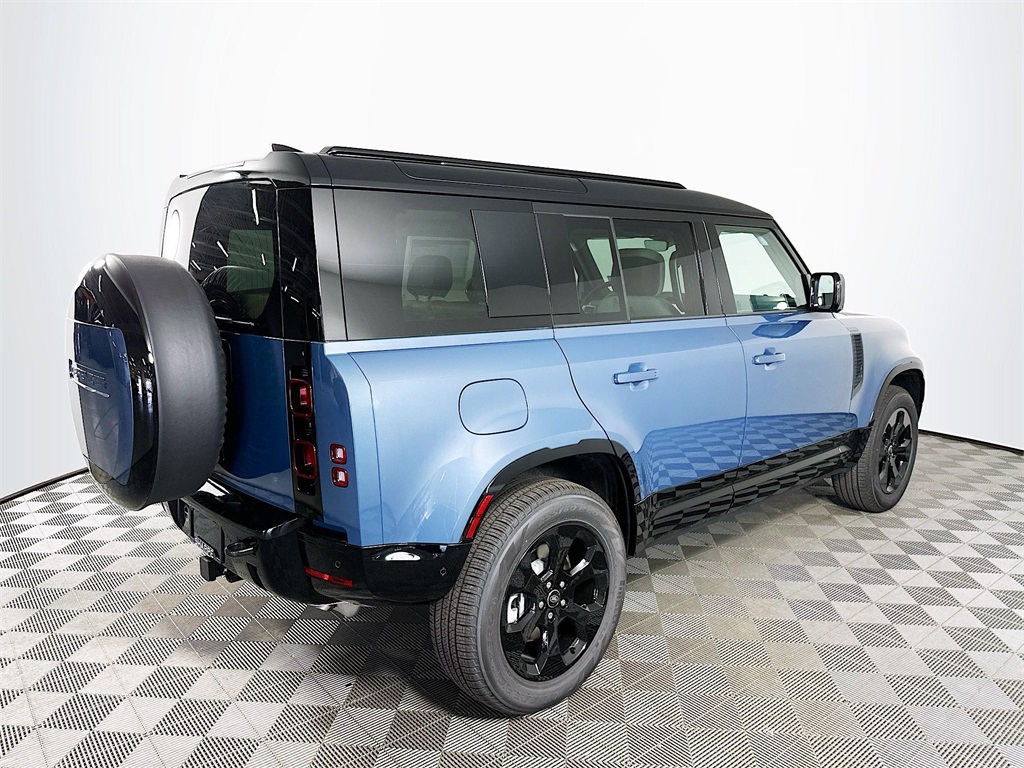 2025 Land Rover Defender 110 X-Dynamic SE photo 4