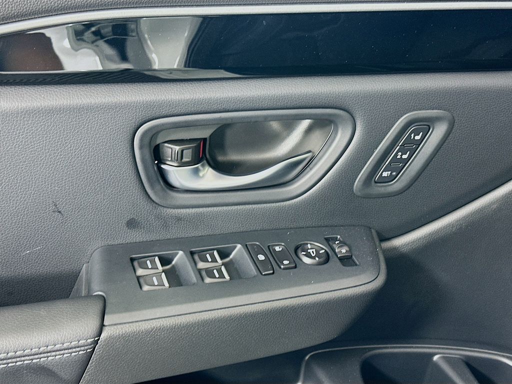 2025 Honda Pilot Touring photo 17