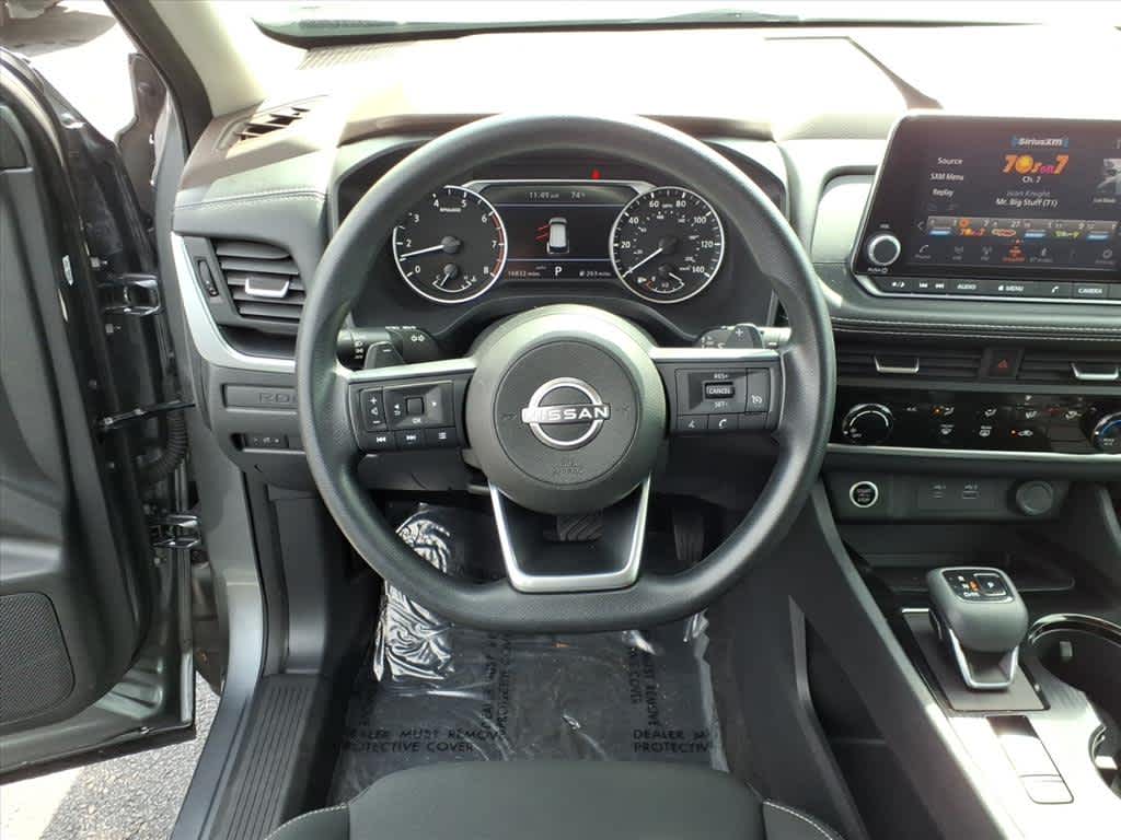 2023 Nissan Rogue S photo 13
