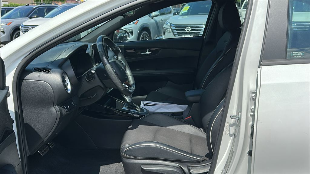 2023 Kia Forte GT-Line photo 10