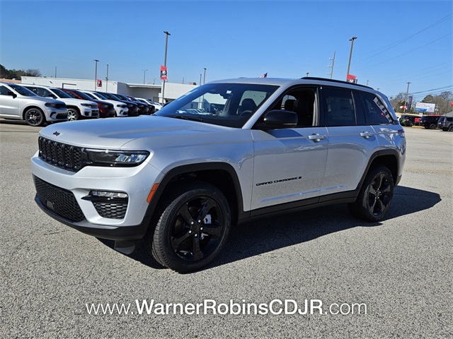 2025 Jeep Grand Cherokee Limited photo 3