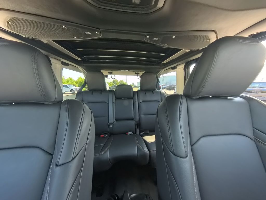 2025 Jeep Wrangler Sahara photo 26